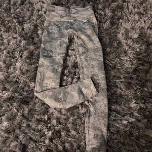 Women’s Best camo leggings